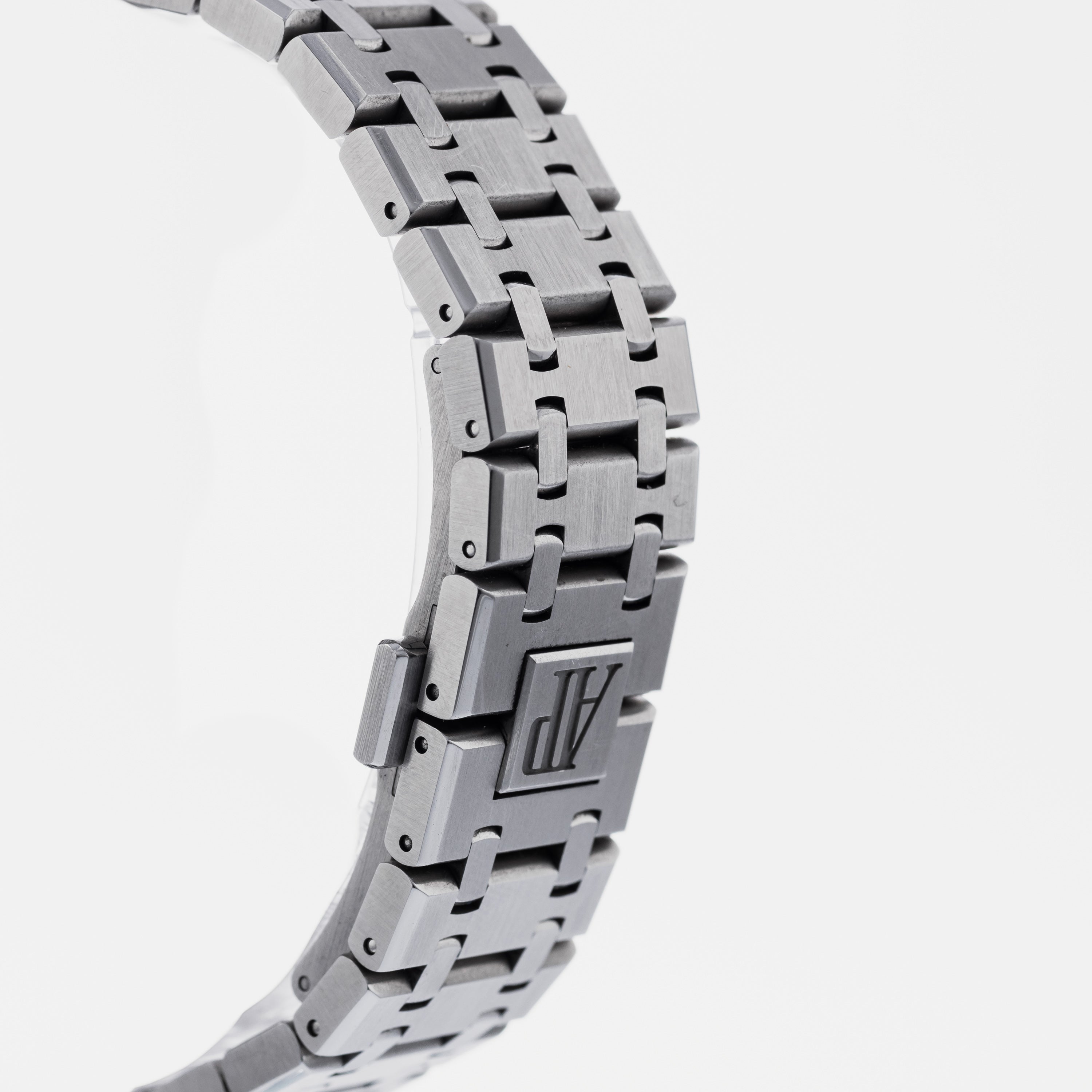 Audemars Piguet Royal Oak 26574ST.OO.1220ST.02 – HODINKEE Shop Audemars Piguet Royal Oak 26574ST.OO.1220ST.02 – HODINKEE Shop