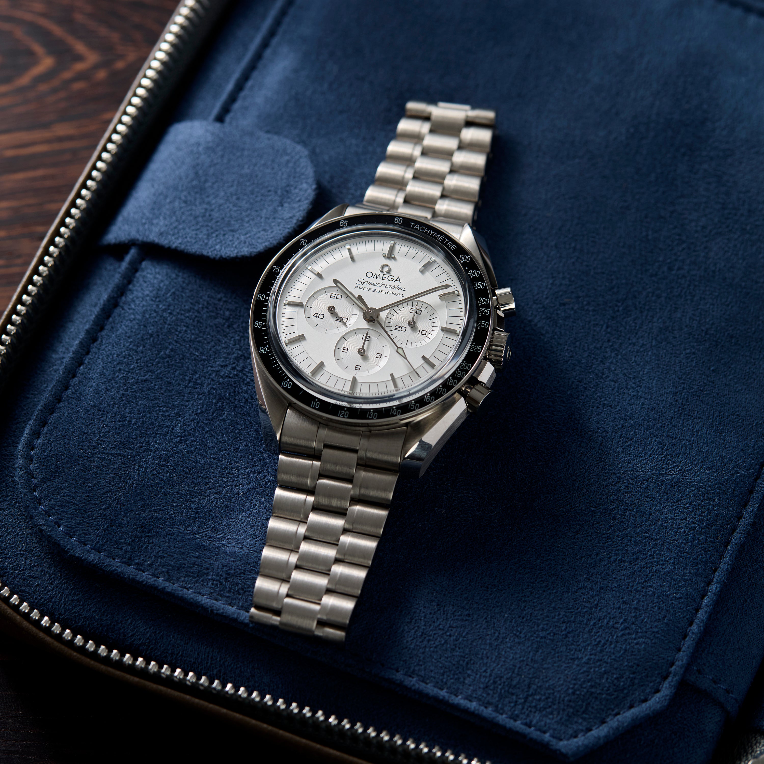 Omega speedmaster moonwatch chronograph deals