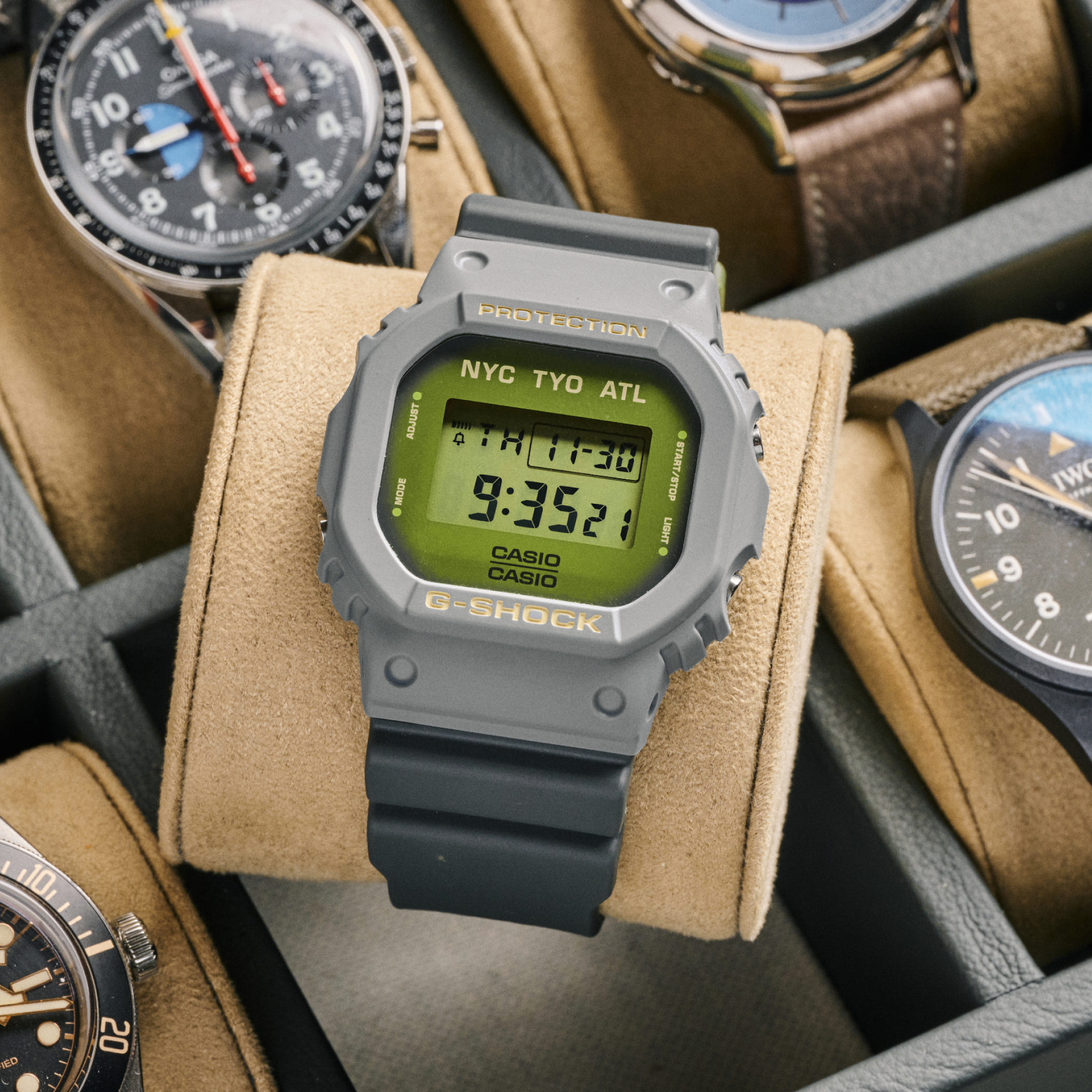 CASIO G-SHOCK GLX-5600-1JF G-LIDE Tide & Moon Data World