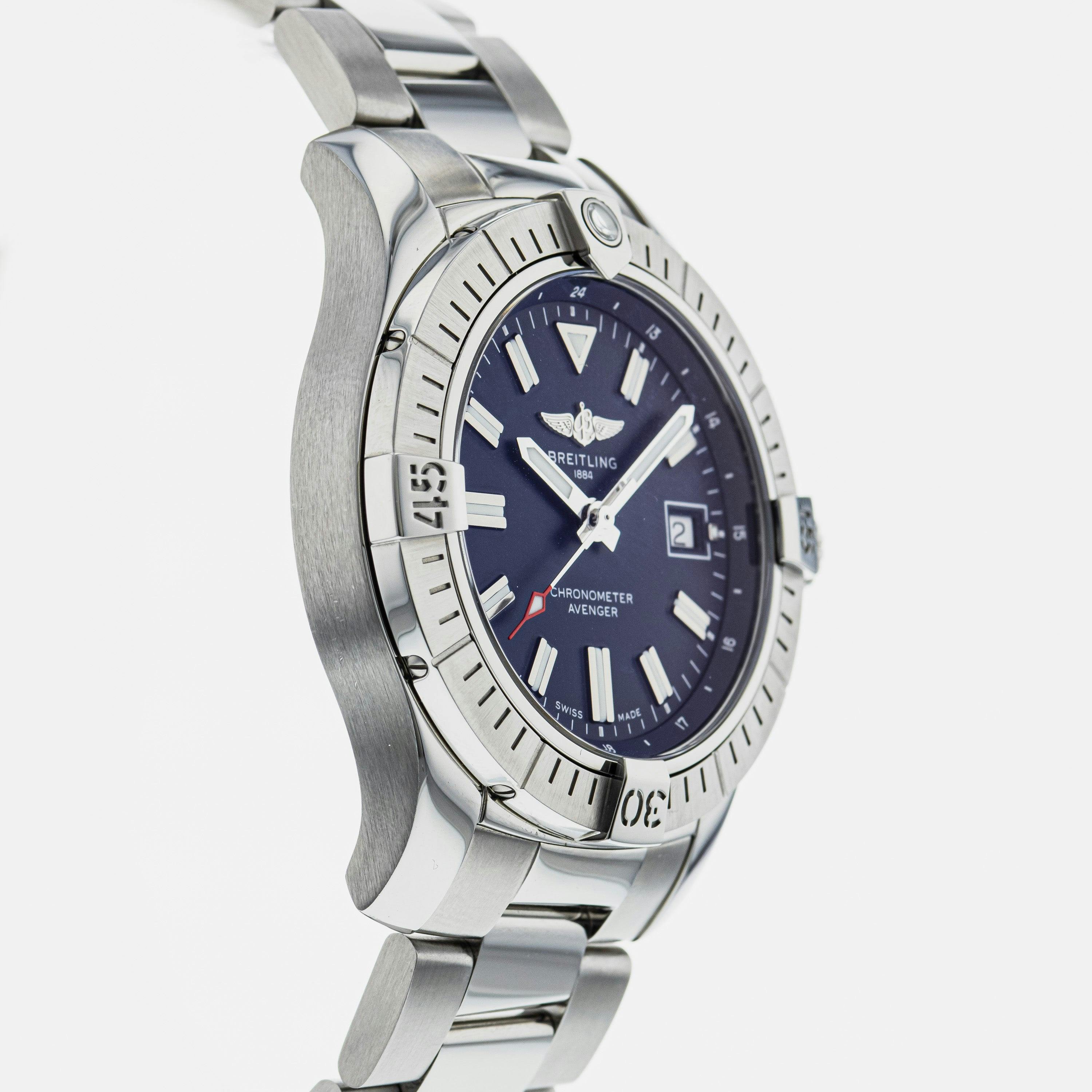 時計 BREITLING AVENGER 43 A17318 Breitling Avenger Automatic 43 A17318 – HODINKEE Shop