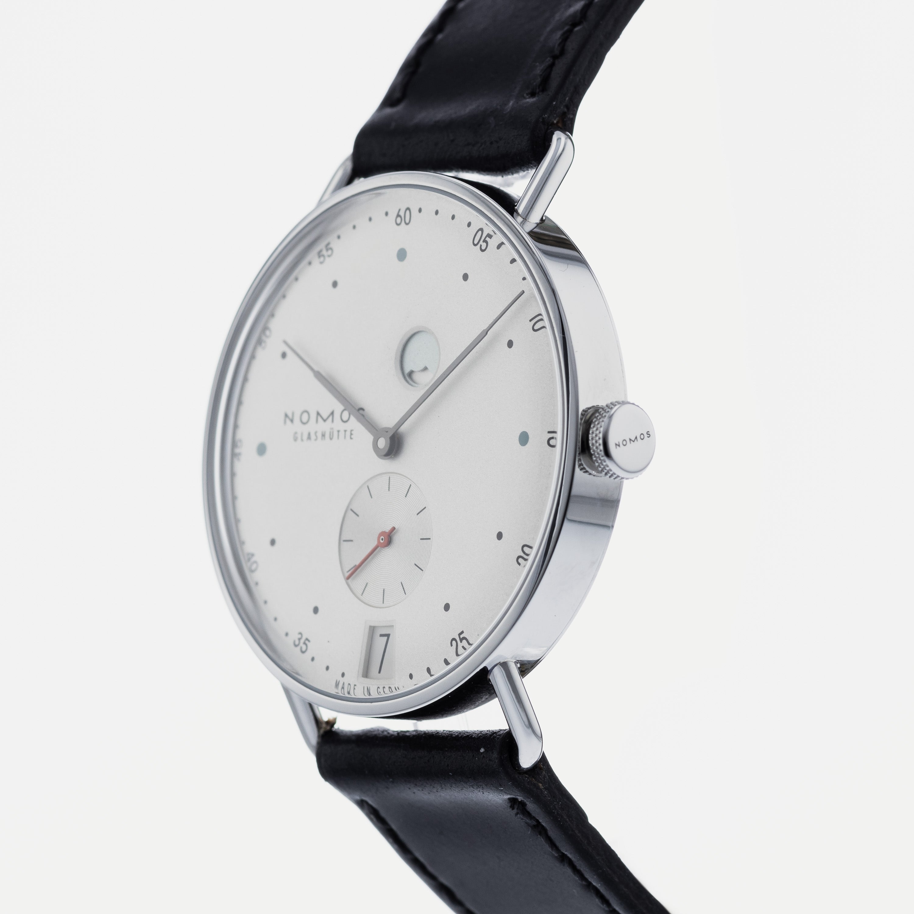 Nomos Metro Datum Gangreserve 1101 – HODINKEE Shop