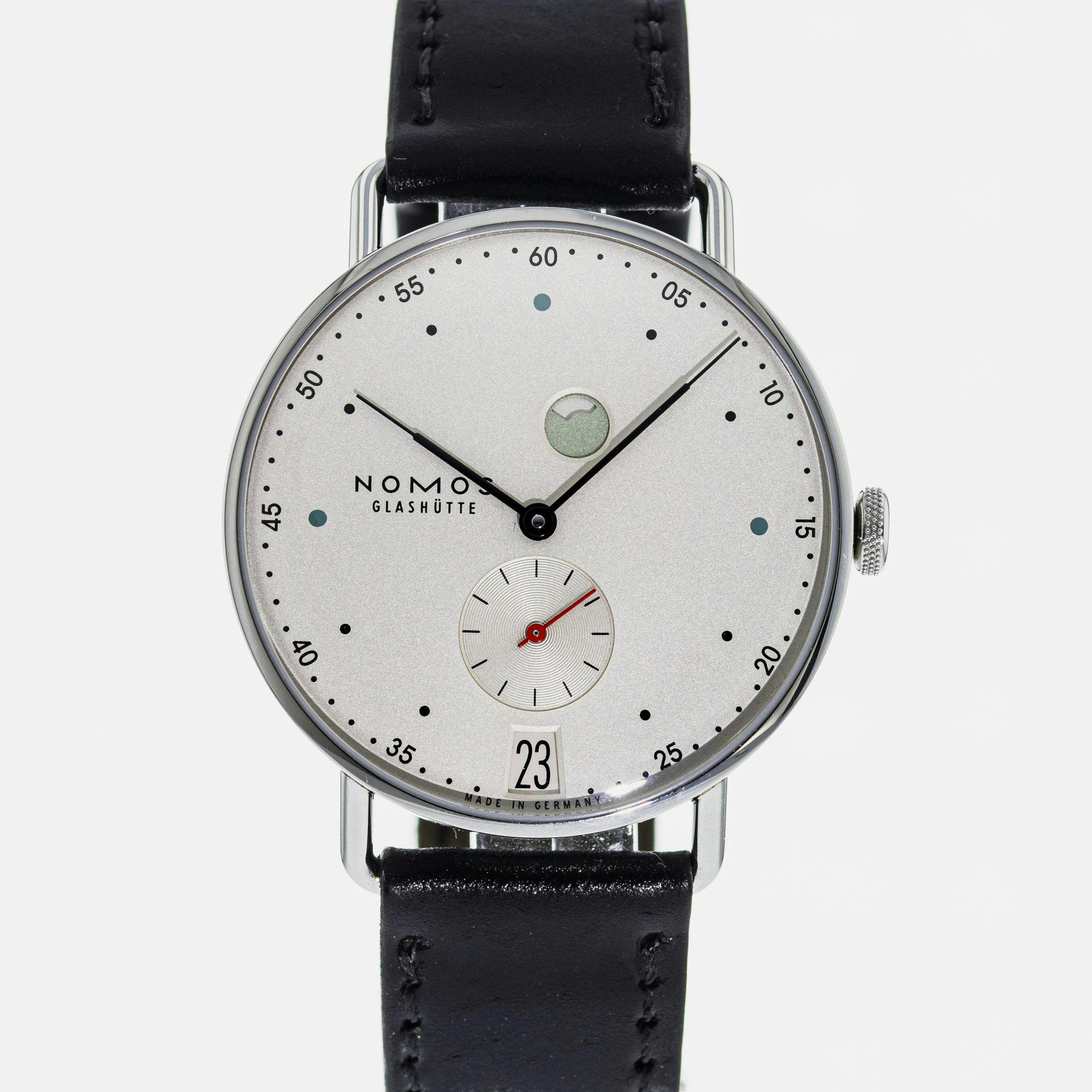 nomos metro date