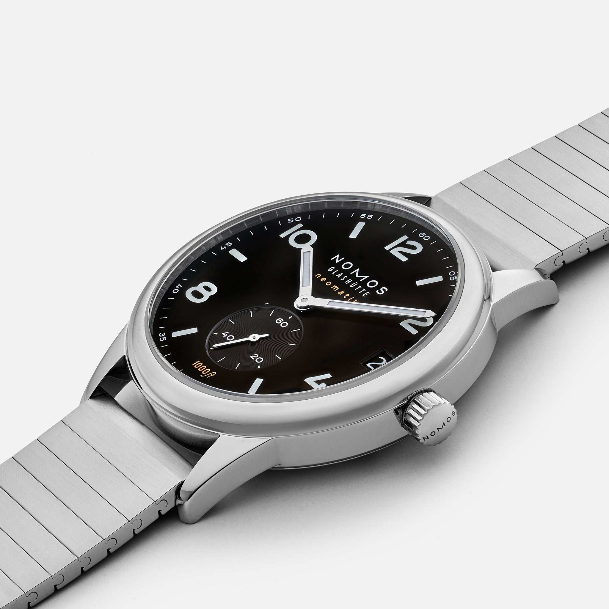 nomos glashütte club sport neomatik