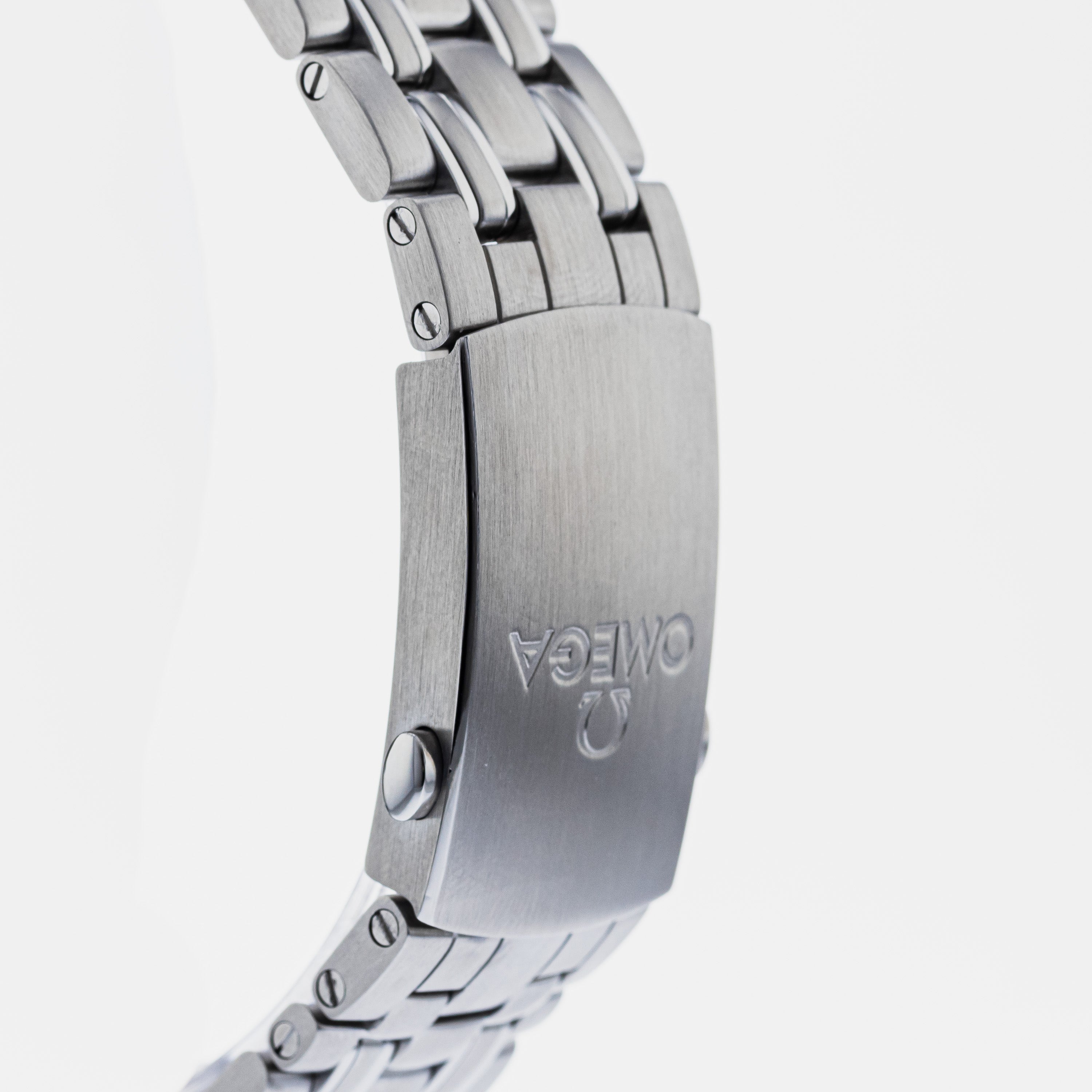 OMEGA SEAMASTER 300M 212.30.44.50 1コマ Omega Seamaster Diver 300M 212.30.44.50.01.001 Black Dial