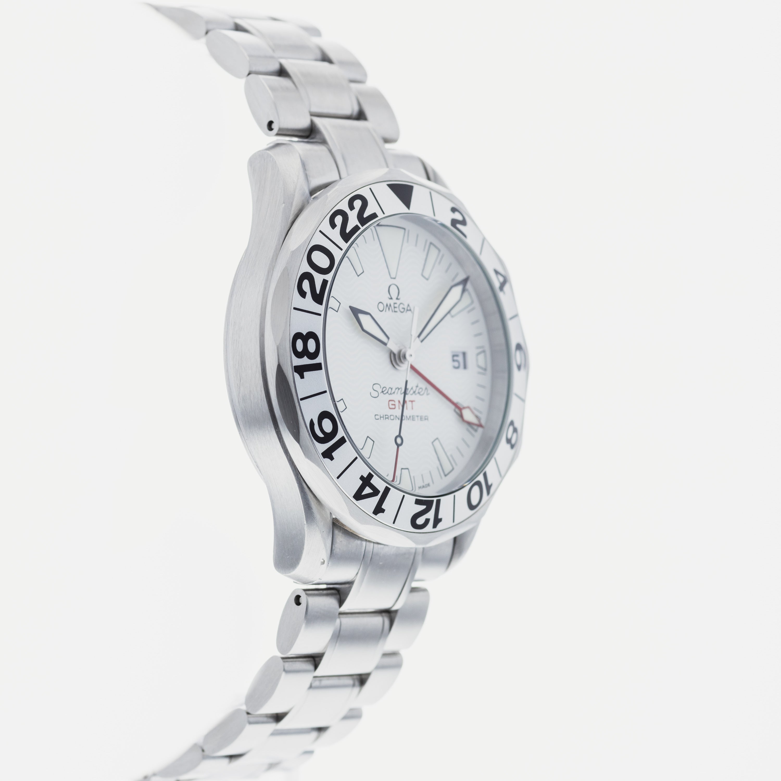 OMEGA Seamaster 300M 'Great White' GMT 2538.20.00 – HODINKEE