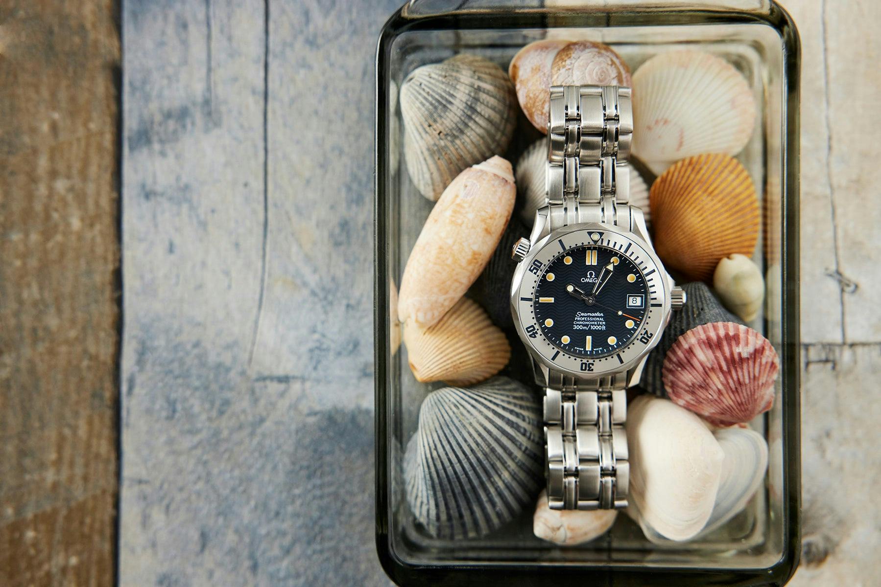 K　　OMEGA プロフェッショナル 300m _2552.80 OMEGA Seamaster 300M Midsize 2552.80.00 – HODINKEE Shop