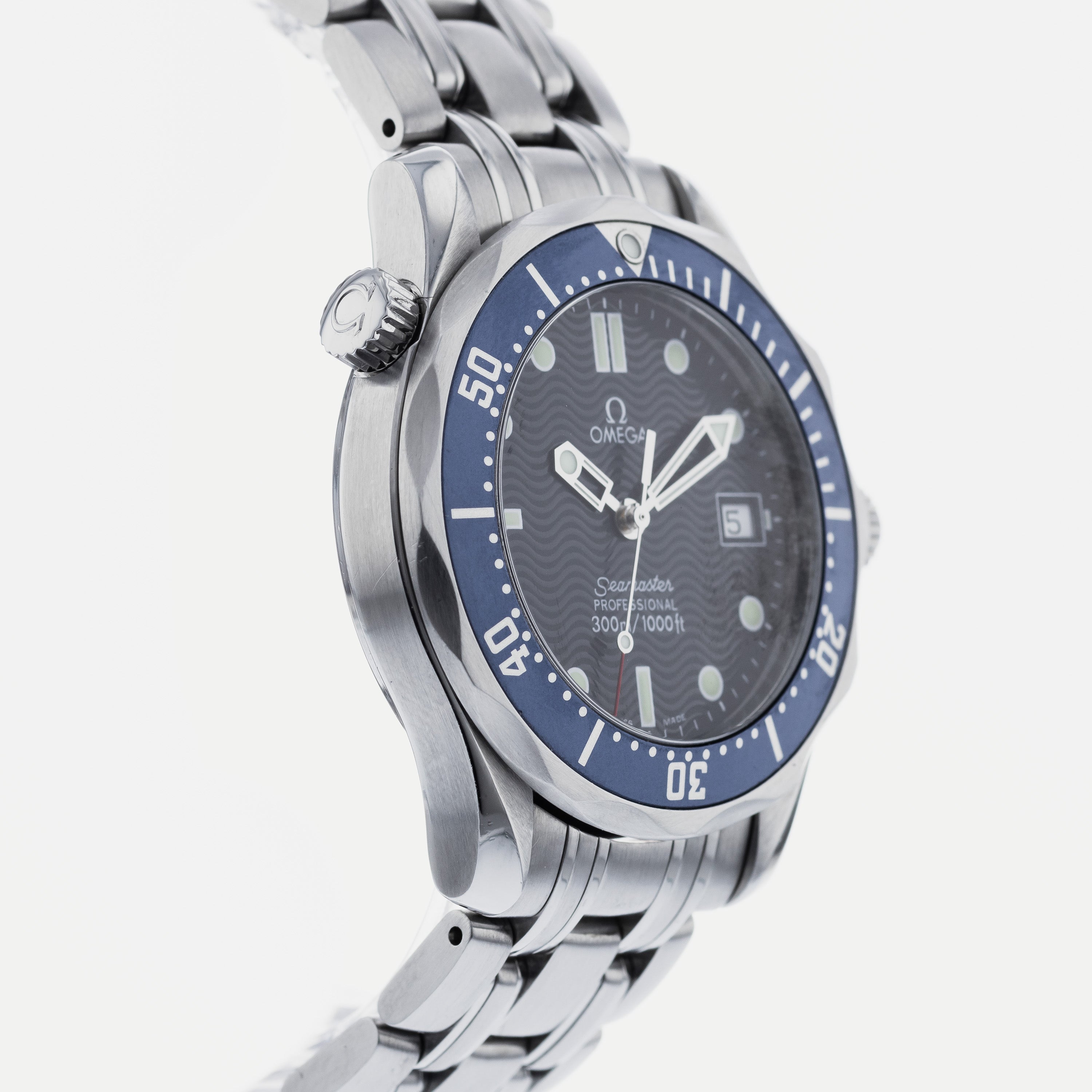 OMEGA Seamaster 300M Midsize 2561.80.00 – HODINKEE Shop OMEGA Seamaster 300M Midsize 2561.80.00 – HODINKEE Shop