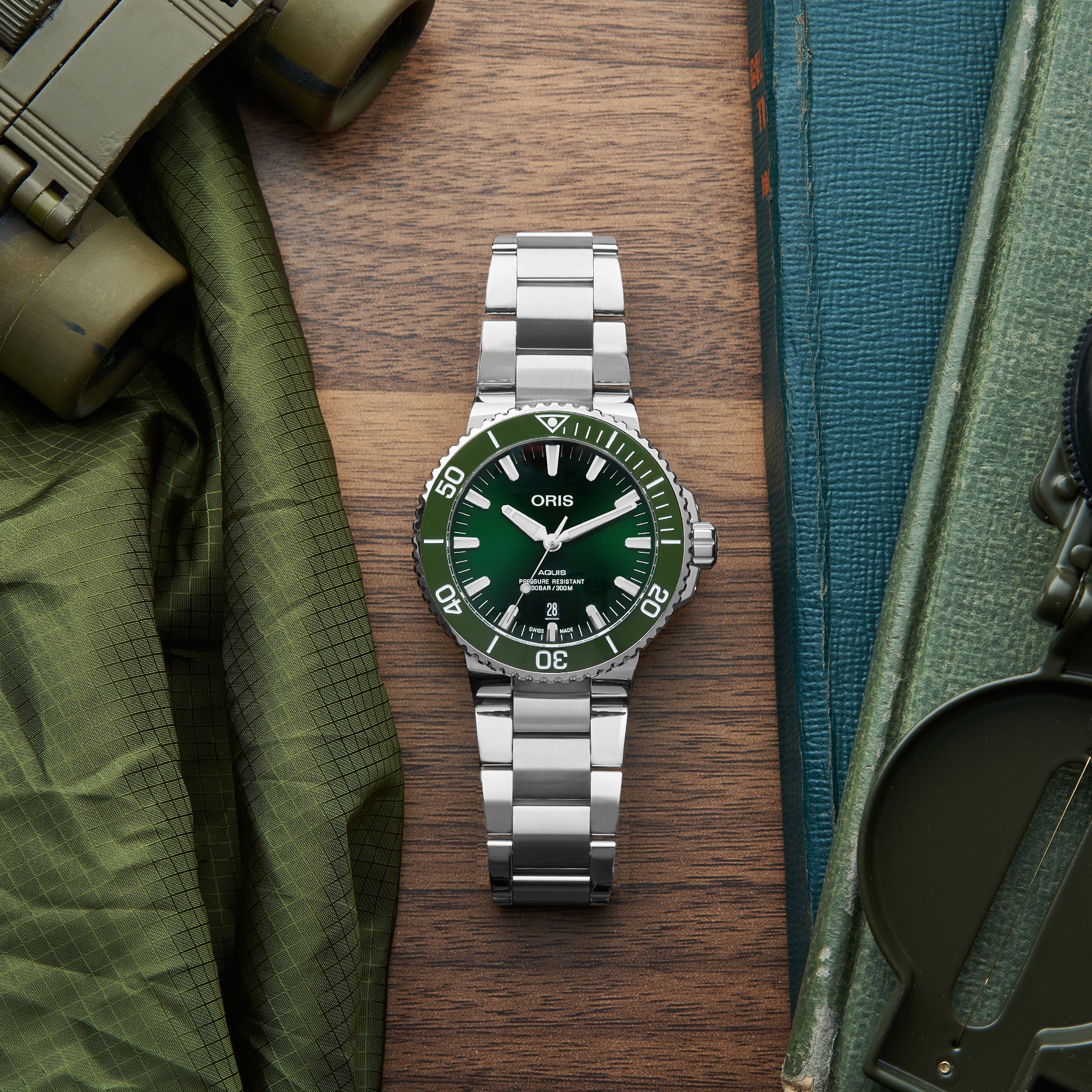 oris aquis date 39.5 mm green