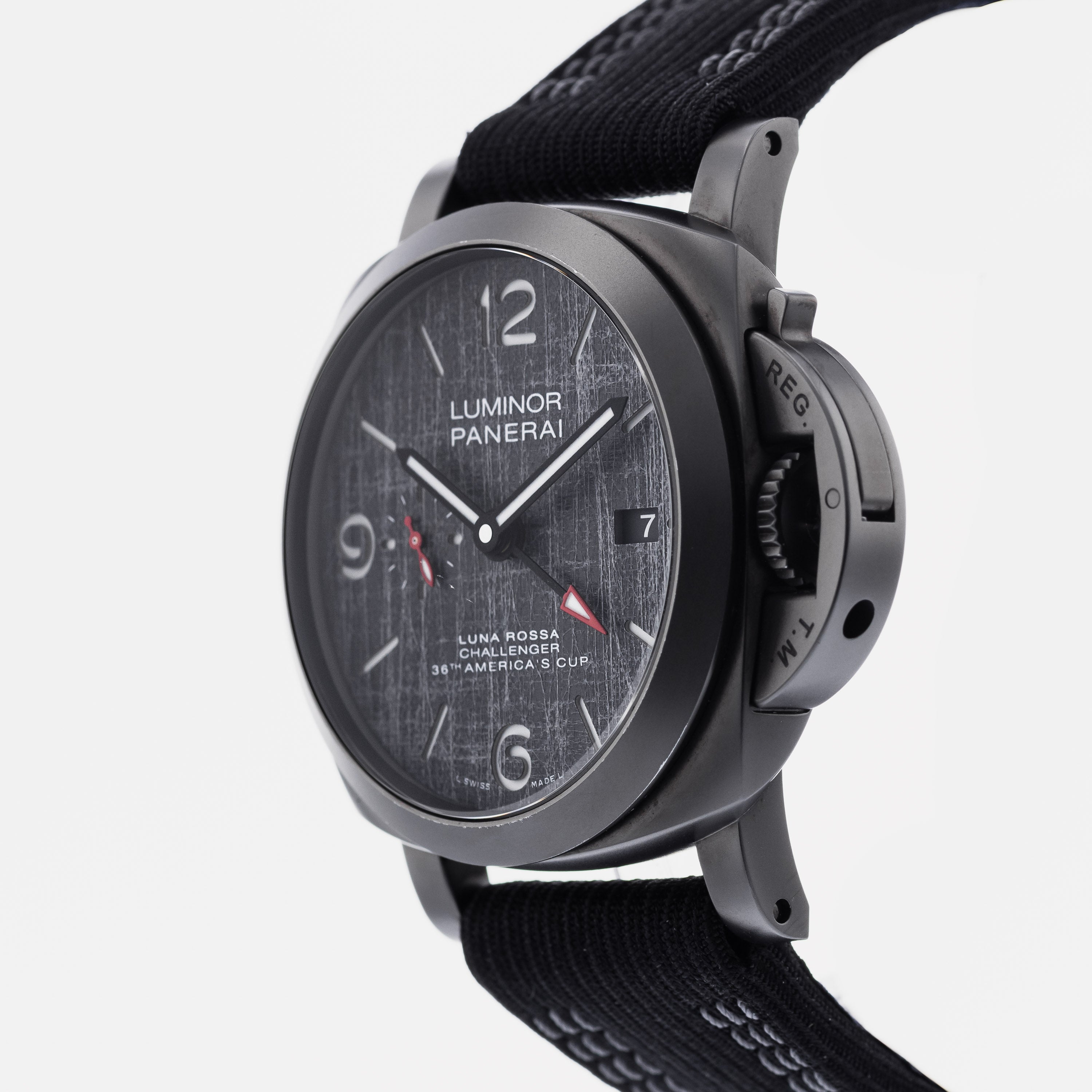 PANERAI  ルミノール GMT Panerai Luminor 1950 Luna Rossa GMT PAM 1036 – HODINKEE Shop