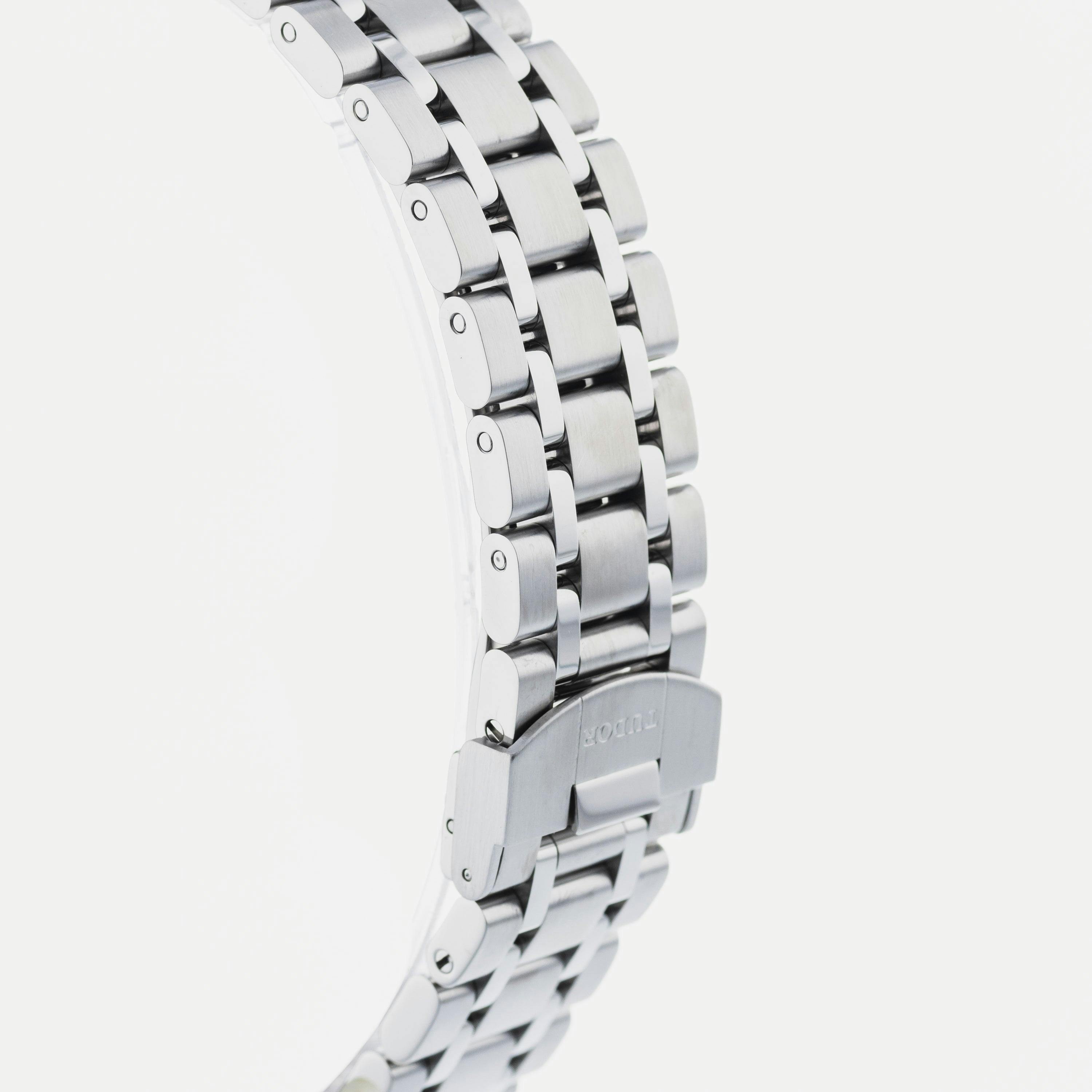 Tudor Royal Date 38 28500 – HODINKEE Shop